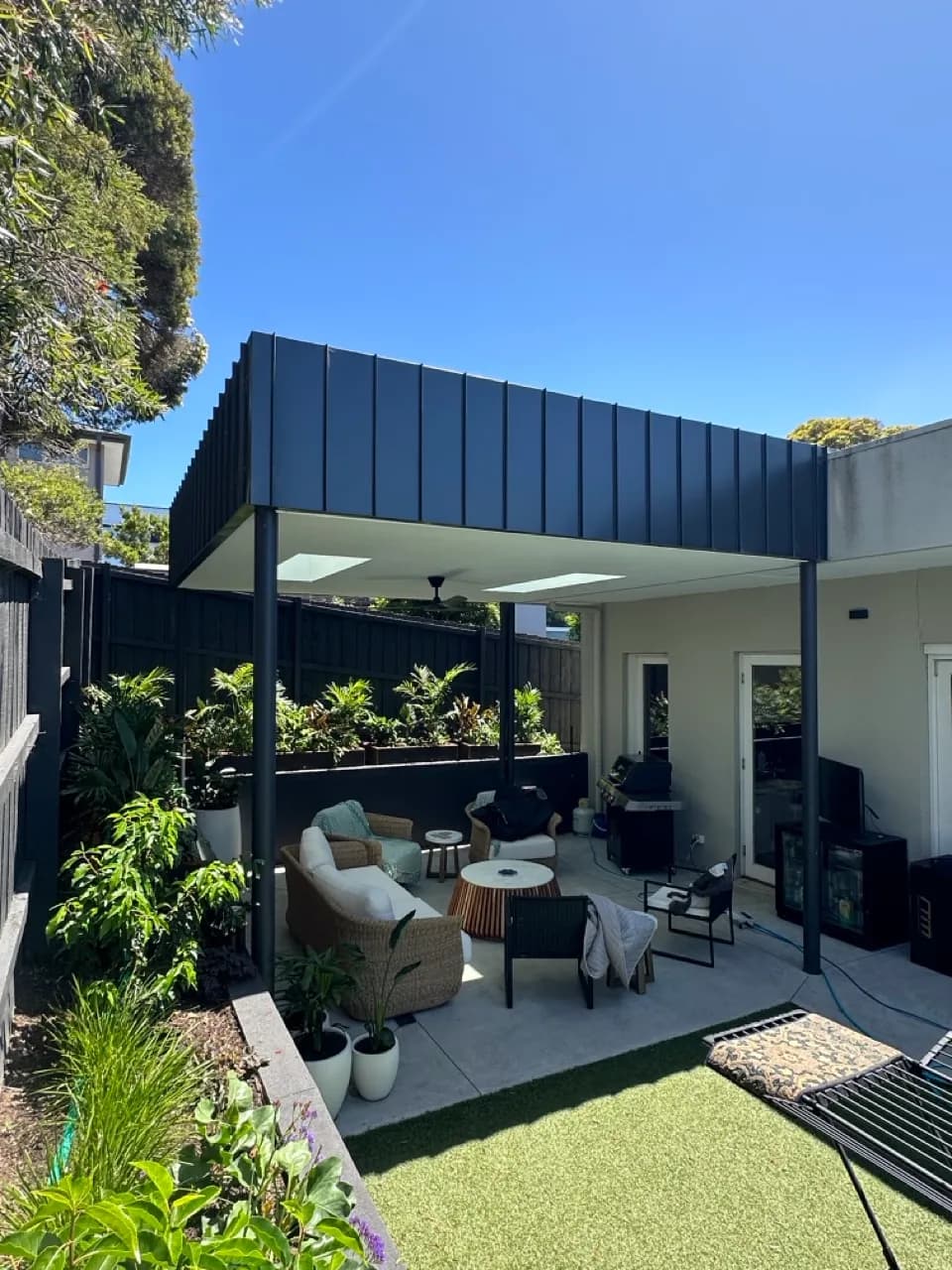 Outdoor entertaining pavilion